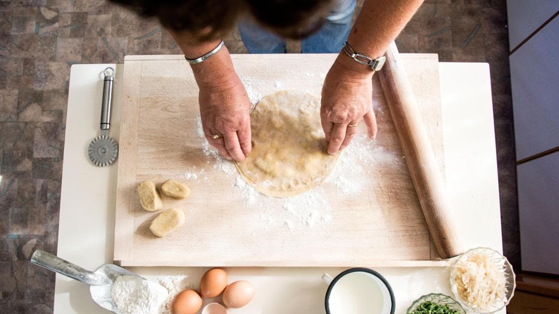 Preparazione Tirtlan  -credit foto IDM Alto Adige