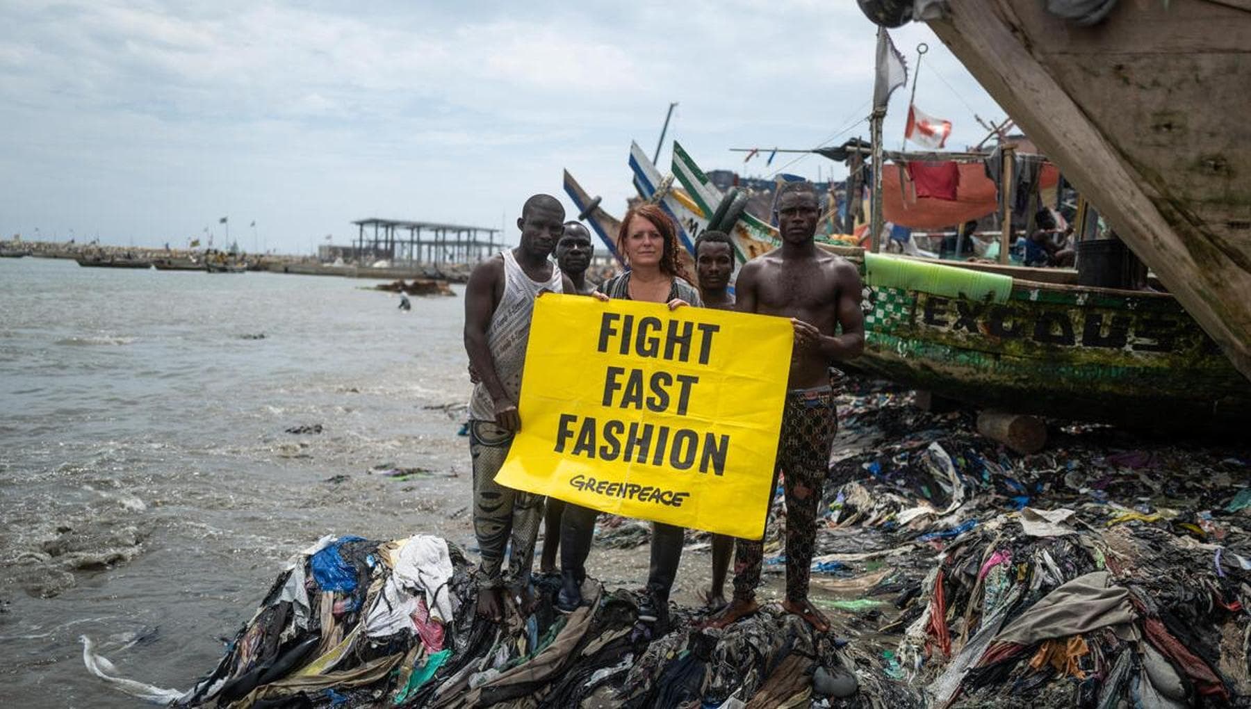 Fast Fashion Dei Veleni Greenpeace Il Ghana Inquinato Dagli Abiti 