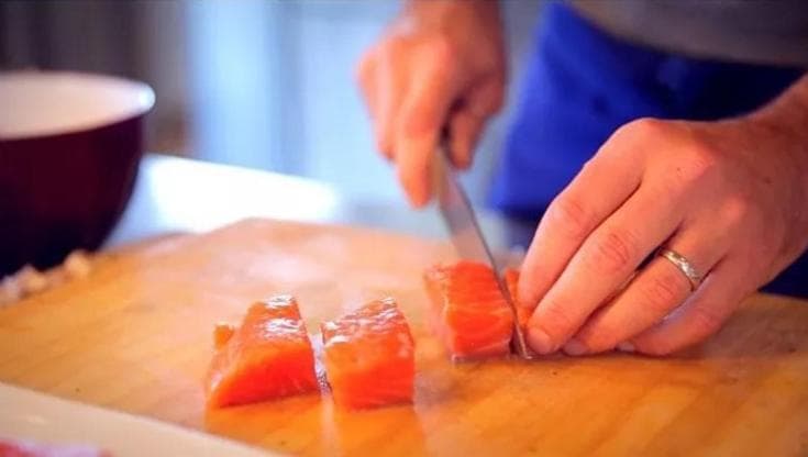 La vitamina D è presente nel salmone, nelle sardine e nel fegato