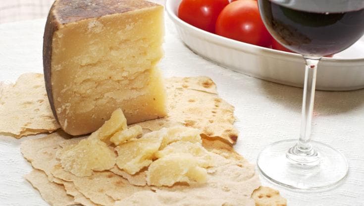 Gusto pungente, sapori intensi: ecco i migliori 10 pecorini da scoprire in giro per l’Italia