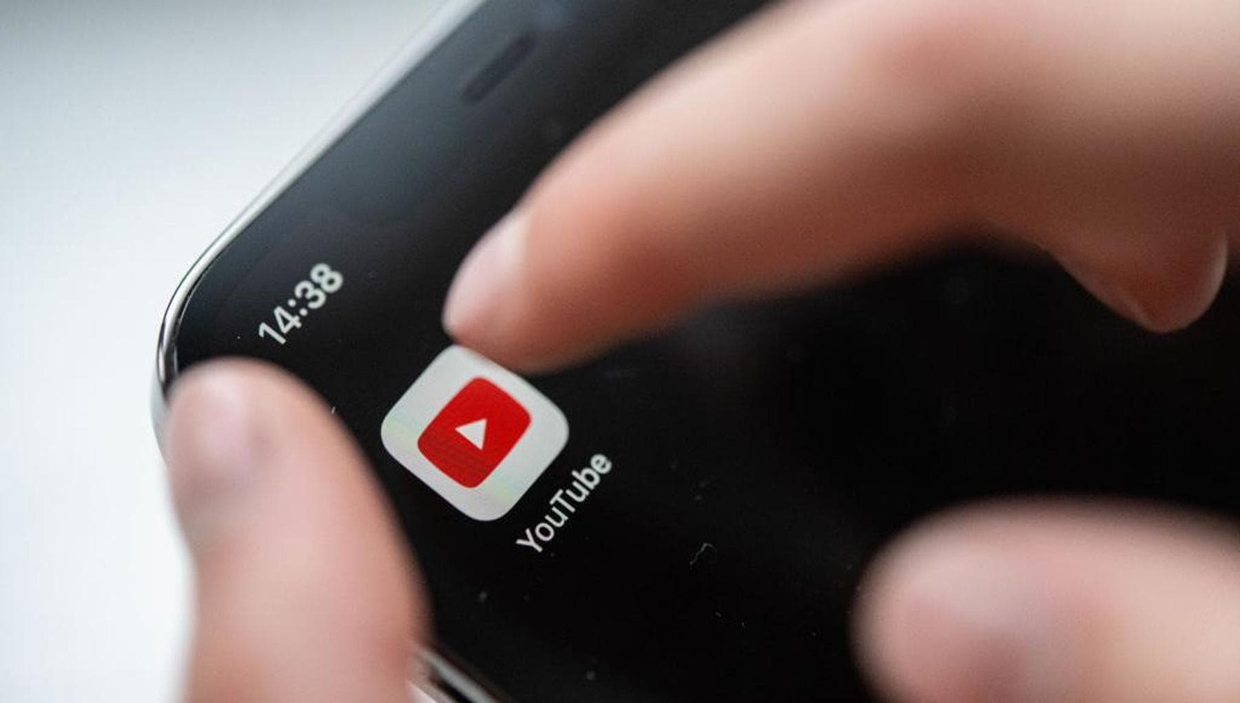 達成不可能な基準と美のモデル：YouTubeはティーンエイジャーにそれらを阻止するだろう