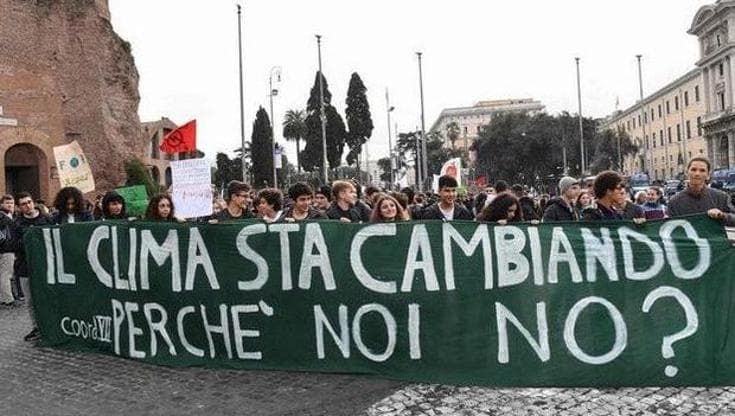 Sciopero del clima, il movimento Fridays for Future torna in piazza