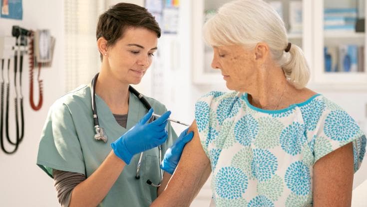 Vaccini contro influenza e Covid, quando farli?