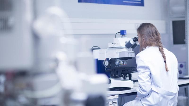 La ricercatrice Halassy cura il suo cancro con due virus, ma avverte: “Non imitatemi”