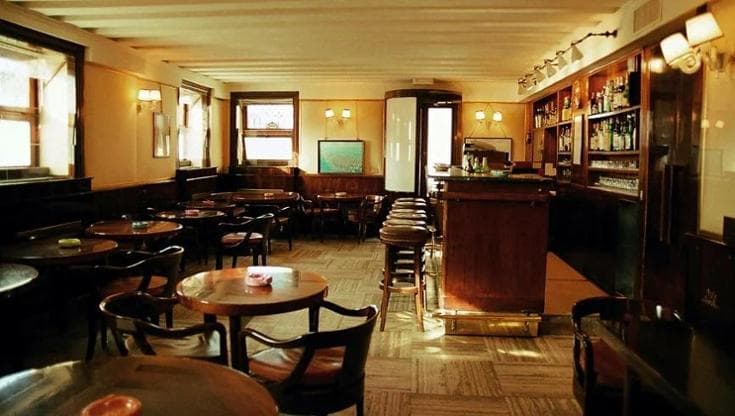 Una giornata all’Harry’s Bar, nel grande teatro in cui lo spettacolo è il cibo