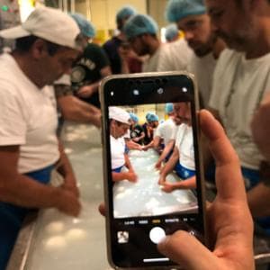 Il lato moderno della mozzarella di bufala, fra tecnologia e artigianato