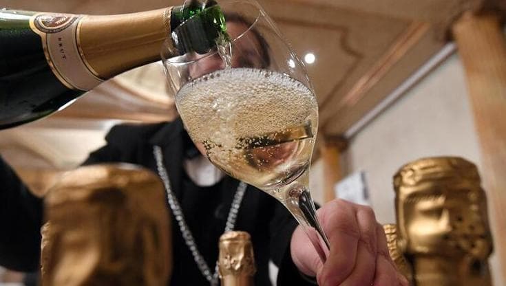 Perché non bisogna fare l'ultimo brindisi prima di dormire