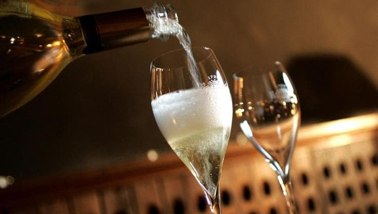 Mai più lo Champagne solo per il brindisi: ecco gli abbinamenti vincenti a tutto pasto