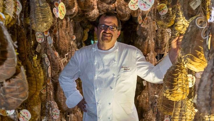 Spigaroli, lo chef-sindaco che regala culatello a chi pulisce i fiumi