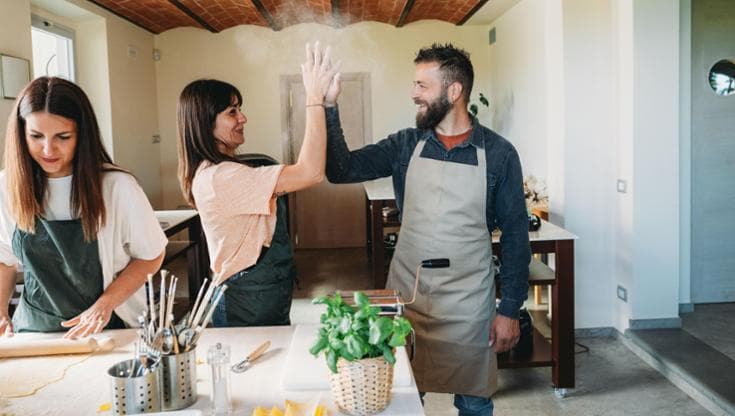In due è tutto più buono: i corsi di cucina in coppia da regalarsi per San Valentino