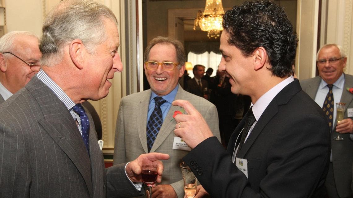 Carlo d'Inghilterra con lo chef Francesco Mazzei durante un ricevimento di alcuni anni fa