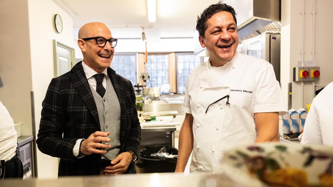 Stanley Tucci e Francesco Mazzei in cucina prima della cena