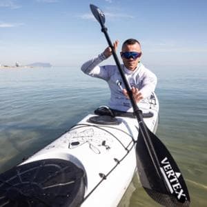 Alessandro, il giro dell’Elba in kayak contro la fibrosi cistica