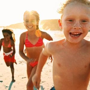 Sclerosi multipla, nei bambini malati prendere il sole è associato a una malattia meno aggressiva