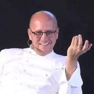 Heinz Beck apre in Toscana: 30 posti di fine dining con terrazza fra vigneti e giardini