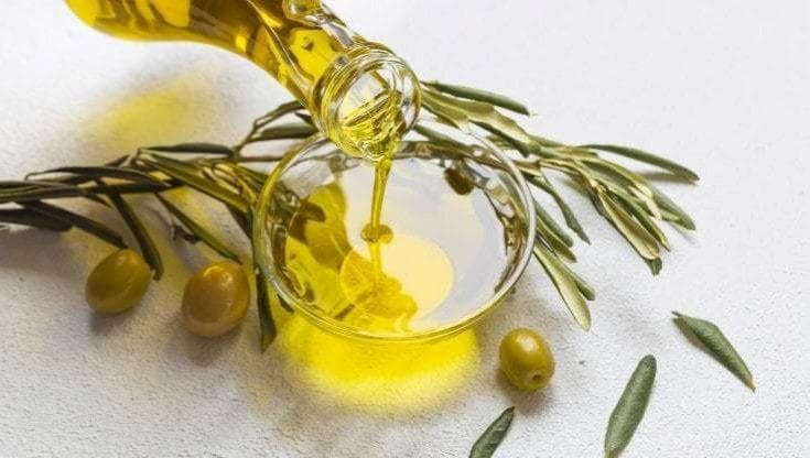 Trenta euro un litro d'olio? Lollobrigida: "È il prezzo giusto, come per il vino"