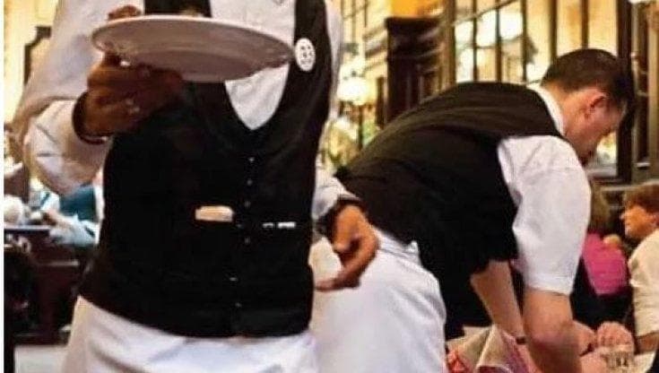 Broker, vendette di clienti, rivali sleali: nei ristoranti è la giungla delle recensioni false