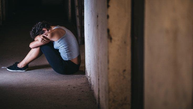In Italia pensieri suicidi per un adolescente su due: una tendenza in aumento