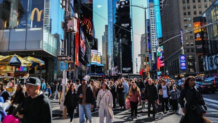 Covid, la variante Kp3 investe gli Usa. Gli esperti: "Serve subito un nuovo vaccino"