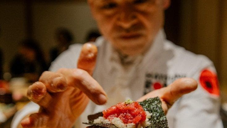 Il maestro Katsu Nakaji: "Il tempo minimo per imparare a fare bene il sushi è 10 anni"