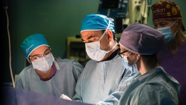 Tumore al seno, mastectomia da record con il robot “cobra”