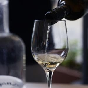 Ecco come nasce un vino dealcolato