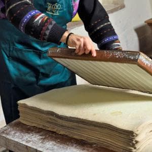 Pelli difficili e dermatiti si potrebbero curare con la carta