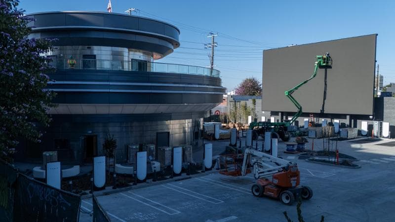 Il Tesla diner in costruzione