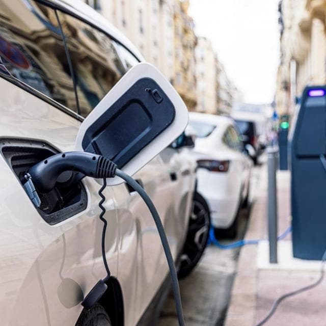 Elektrikli otomobilin bakım kılavuzu: maliyetler ve tavsiyeler