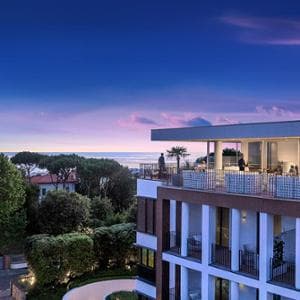 I cocktail di Drink Kong sbarcano a Forte dei Marmi, sullo skyline del Principe