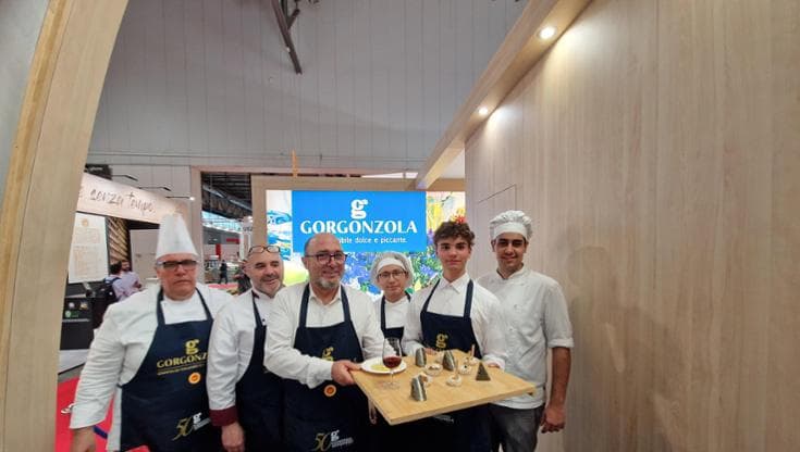 Gorgonzola star: dal risotto allo zafferano al cheesecake, i piatti cambiano pelle 