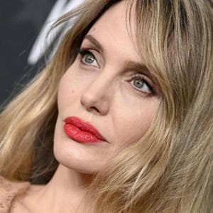 Tumori, per chi ha mutazione Jolie togliere seno e ovaie salva la vita