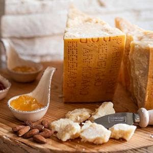 Parmigiano Reggiano, ecco come si degusta e con cosa abbinarlo