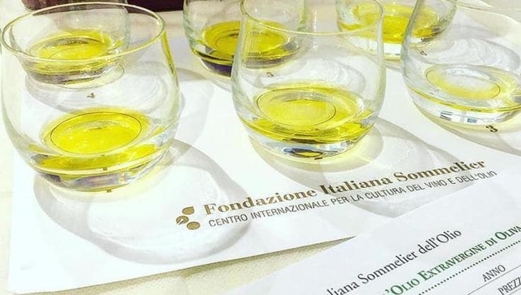 Tra profumi e poesia, si fa largo il sommelier dell’olio 