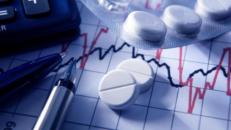 Cuore, farmaci per la pressione: prenderli la mattina o la sera? I rischi. Come cambia la regola