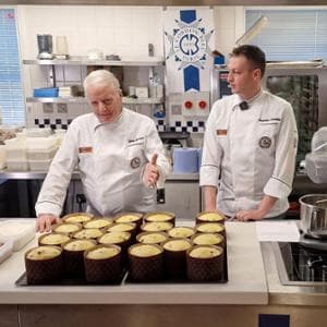 E Iginio Massari spiega agli inglesi come si prepara (e si gusta) il panettone