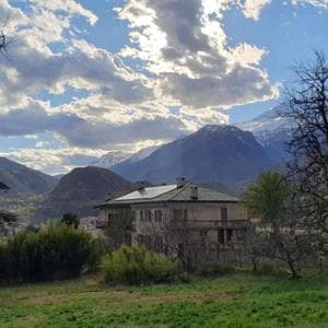 E nel casolare dei nonni in Val di Susa il giovane enologo fa rinascere vitigni antichi