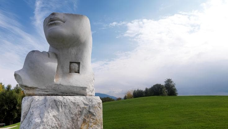 Eroi di Luce by Igor Mitoraj (Ph Massimo Listri)