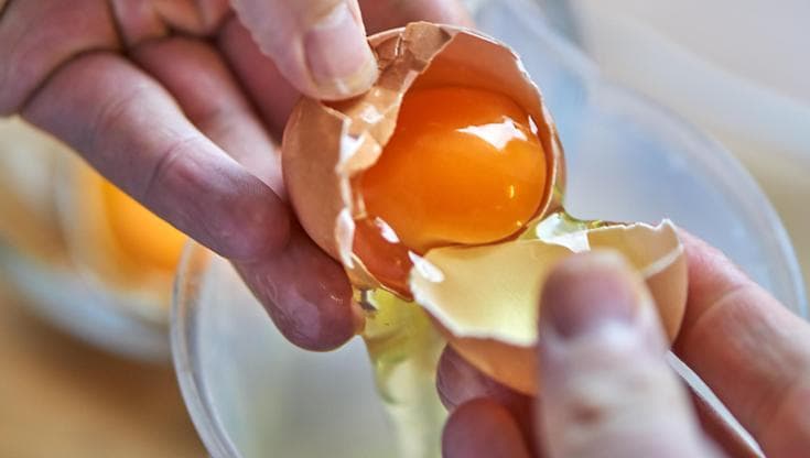 Uova: quanto sono rischiosi per la salute i tuorli liquidi?