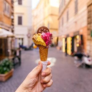 Dalla stracciatella inversa al gusto Prosecco, per i gelati dell’estate 2025 vince la fantasia