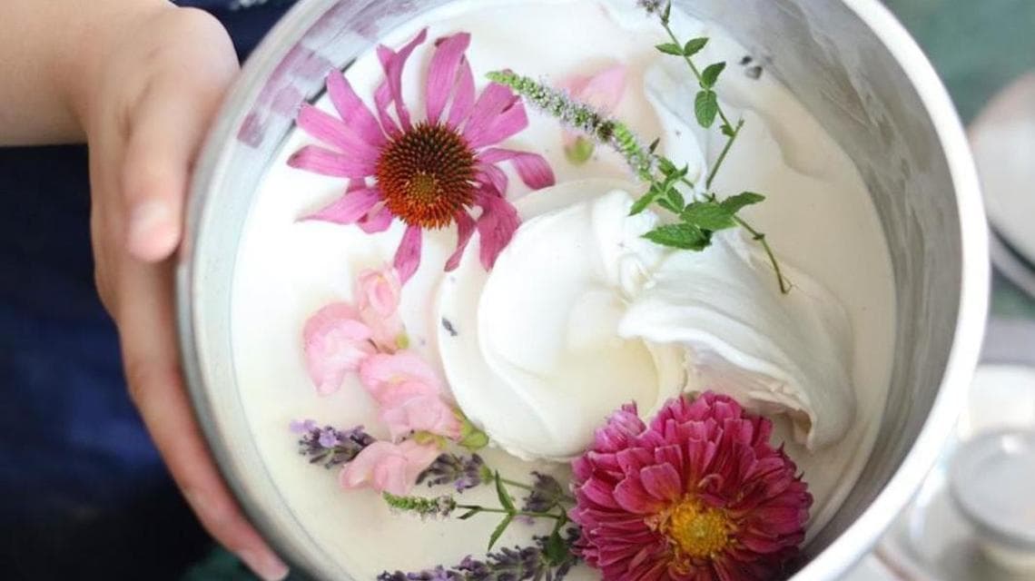 Il gelato al gusto lavanda, latte e miele della gelateria Il Castello