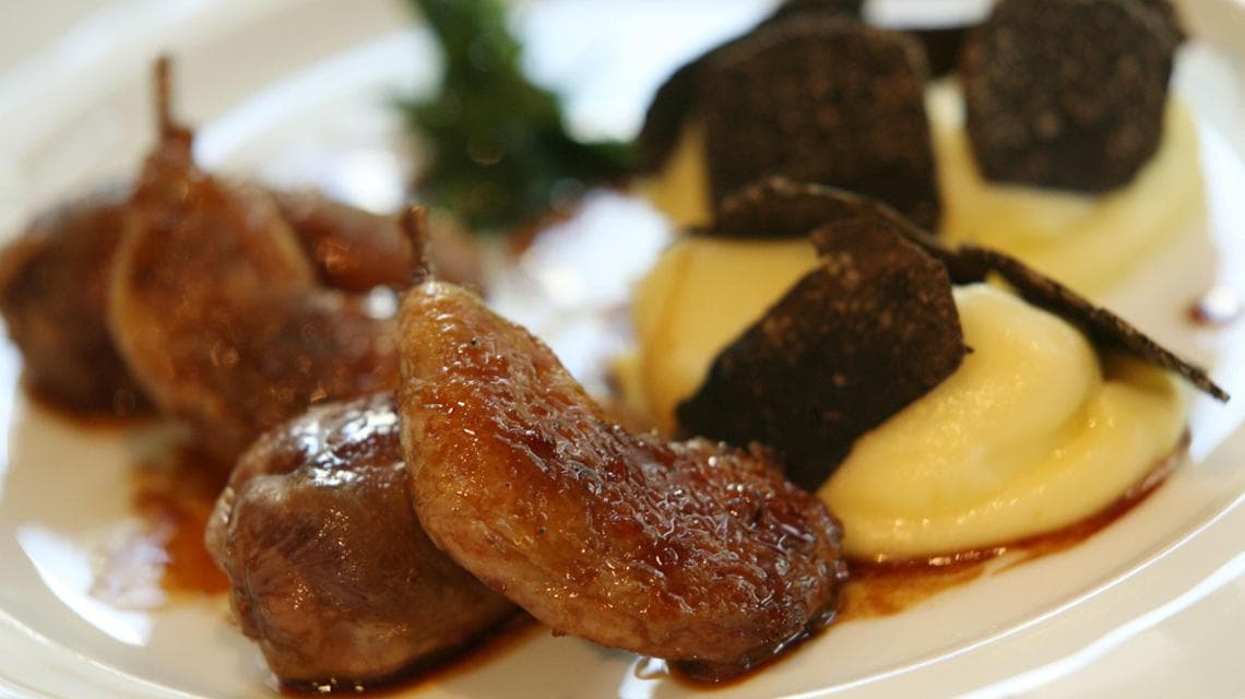 Foie gras con purè di patate e tartufo nero, un piatto di Joel Robuchon