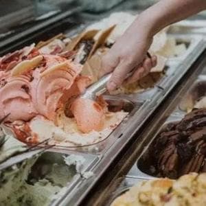 Gelato, se assaggi paghi 50 cent. La titolare: “Bombardati dalle richieste”