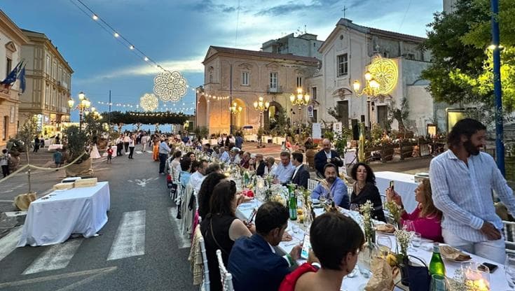 La Tavola dei 300 (ph. Associazione Ristoratori Lubrensi)