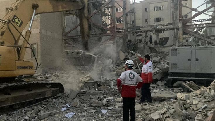 Guerra in Iran, lo psichiatra: “Cresce l’ansia e il rischio di distacco per ‘overdose’ di notizie”