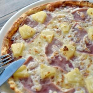 Ananas sulla pizza e formaggio sul pesce? “Li mangio e non mi vergogno”