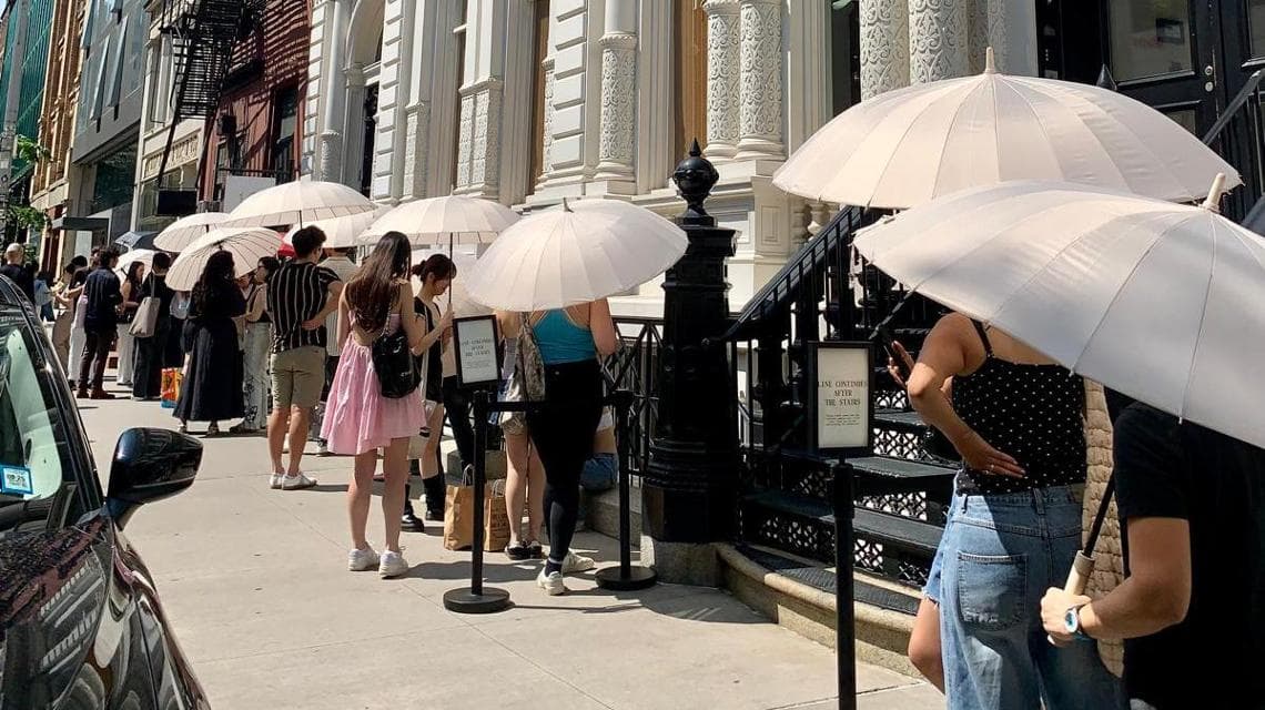 La lunga coda per entrare al 12 di New York
