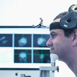 Depressione e dipendenze: come funziona la stimolazione magnetica transcranica