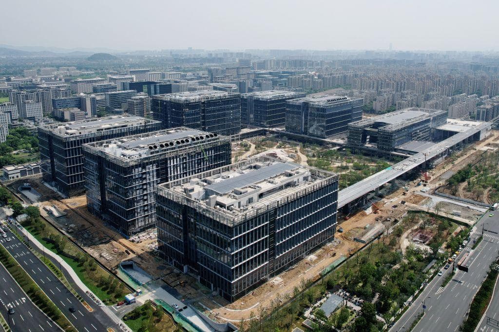 l quartier generale di Alibaba a Hangzhou, nella provincia di Zhejiang Province, China durante i lavori (14 giugno 2023)