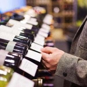 Dazi al 15%, mondo del vino in allarme: “Colpite le bottiglie più popolari, danno di 317 milioni”
